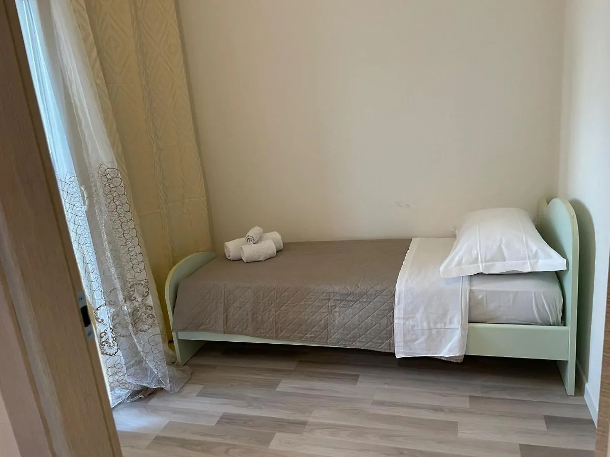 Al Mare 2 Apartment Lido Adriano 0*,  Italy